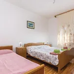 Cozy In With Wifi Lovrečica