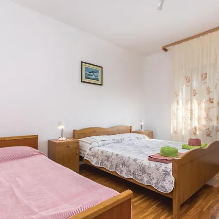 2 Bedroom In Lovrecica (Istria)