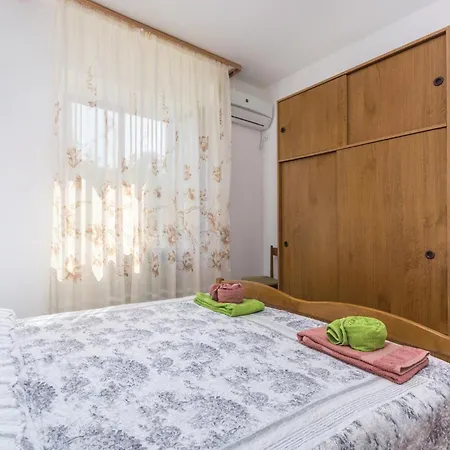 2 Bedroom In Apartment *