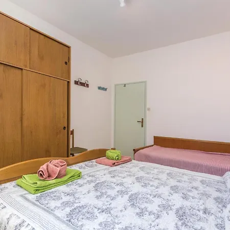 2 Bedroom In Apartment Lovrečica